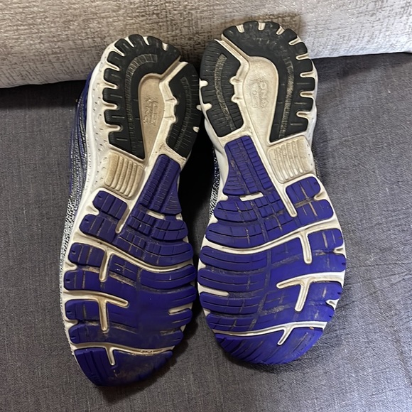 Brooks Adrenaline 19 Loft Running Shoes Sz 9 Gray/ Purple Excellent Condition - Picture 7 of 7